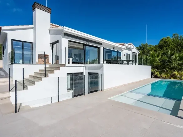 Renovated Alcossebre chalet with sea views