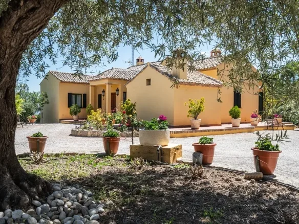 Finca rural reformada con 4 hectáreas