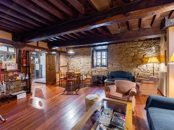 Hotel rural operativo en Candelario, 15 habitaciones