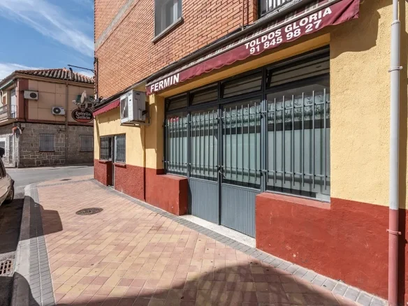 Licensed corner bar in Colmenar Viejo