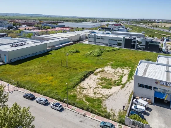 Urban Parla plot with commercial potential