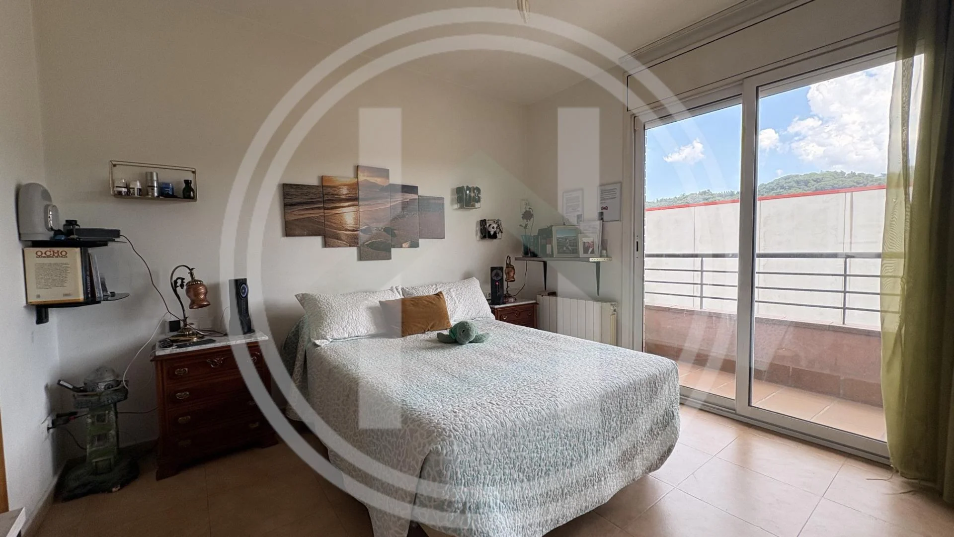 Bright Sant Celoni flat, three bedrooms