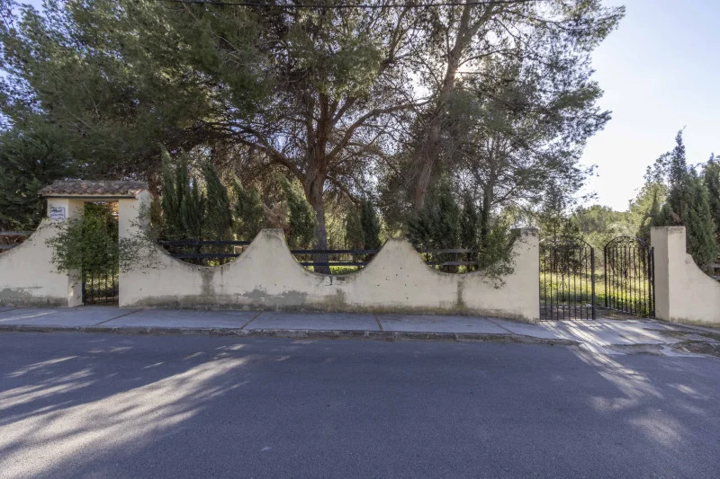 Serviced Serra plot near Valencia