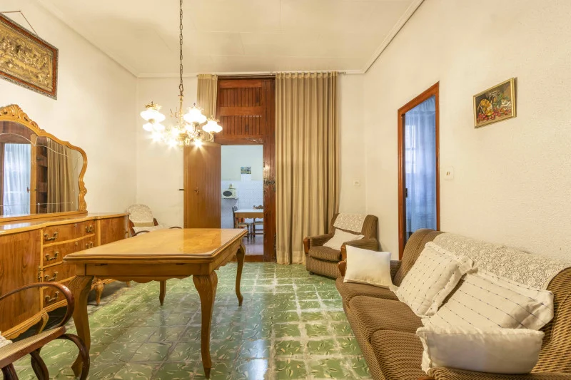 Casa de pueblo en Valencia, 263 m² y cuatro dormitorios