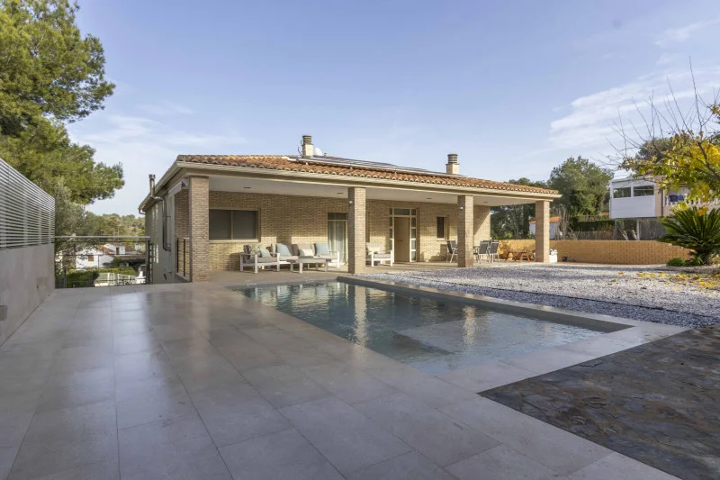 Chalet independiente con piscina privada