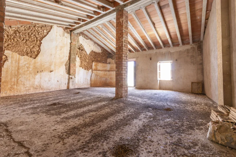 Casa de pueblo para reformar con patio