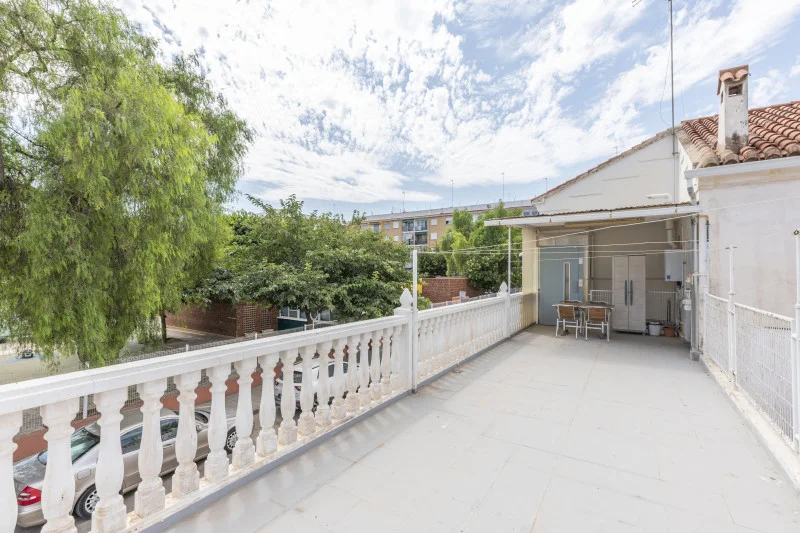 Casa espaciosa en Tavernes Blanques con terraza