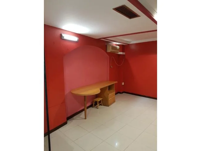 Local comercial céntrico de 20 m² con escaparate