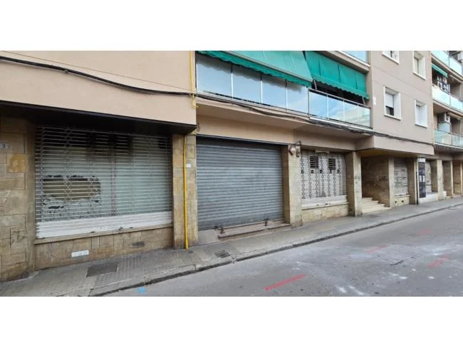 Large Mollet commercial unit, 837 m²