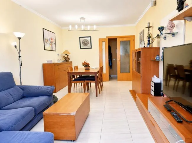 Amplio piso en Montornès con parking