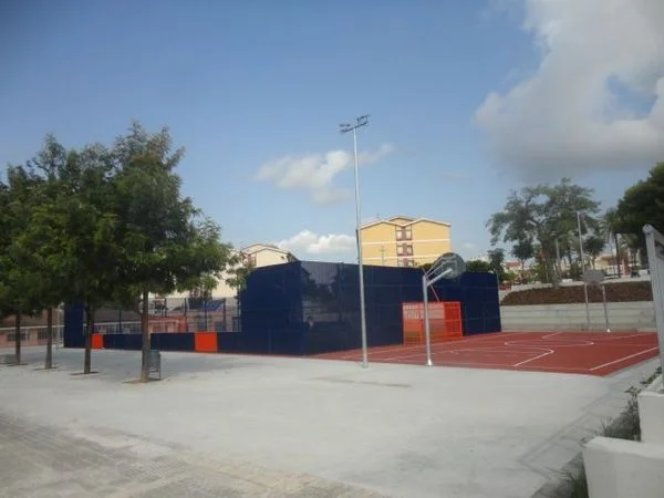 Local de 90 m² con capacidad para cinco coches