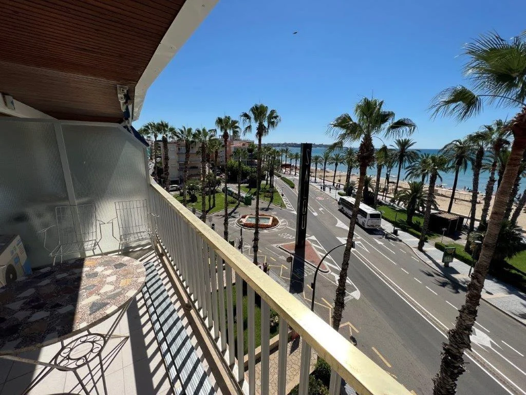 Apartamento reformado en Salou, tres dormitorios