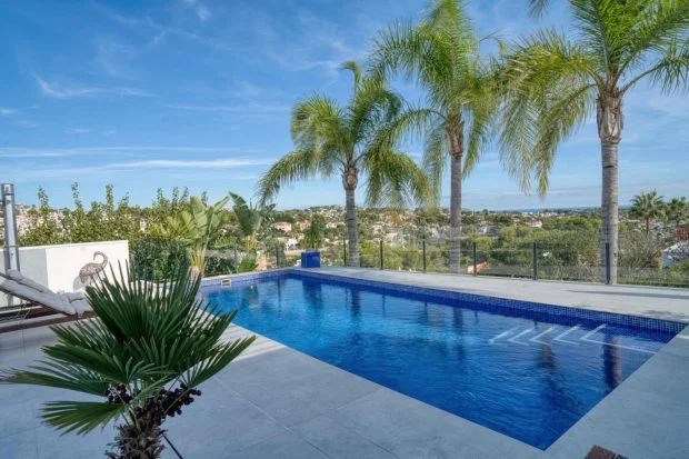 Villa contemporánea cerca de Moraira con vistas al mar
