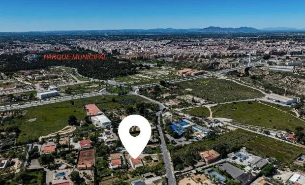 Chalet near Elche with large plot