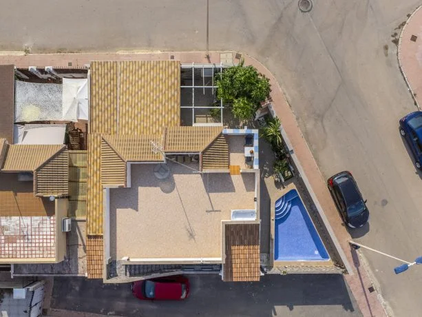 Corner chalet with private pool
