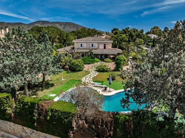 Private pool chalet in Petrer