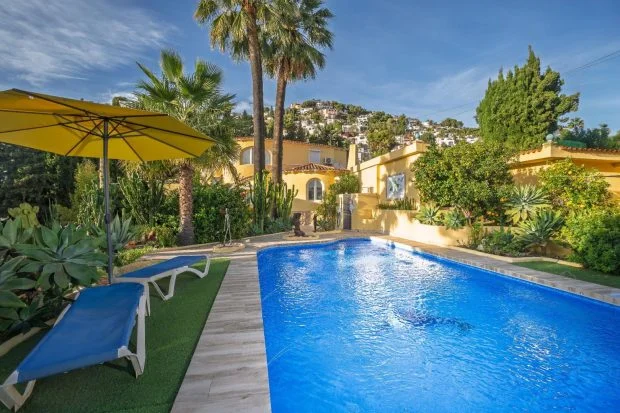 Villa mediterránea con piscina privada