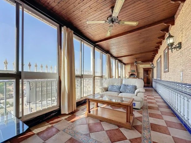 Four-bedroom Pilar penthouse with sea views
