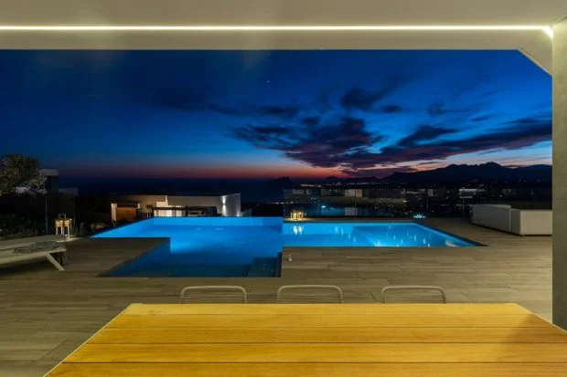Luxury villa in Cumbre del Sol, 8 bedrooms