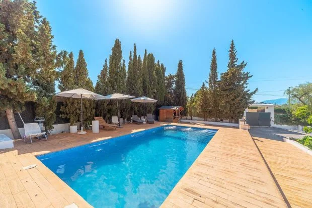 Self-sufficient chalet with extensive orchard