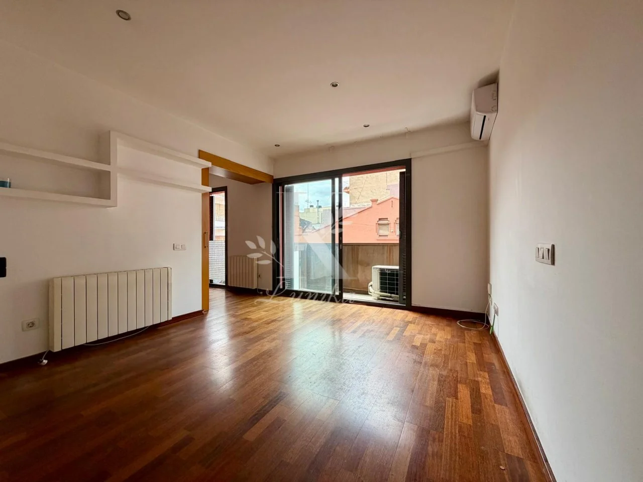 Bright Granollers flat with terrace