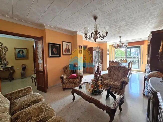 Amplio piso exterior de 5 dormitorios en Huelva