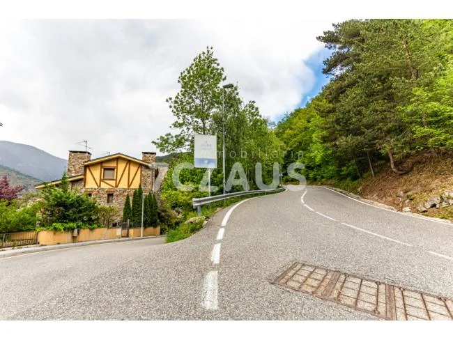 Sunny Escaldes plot with 992 m²