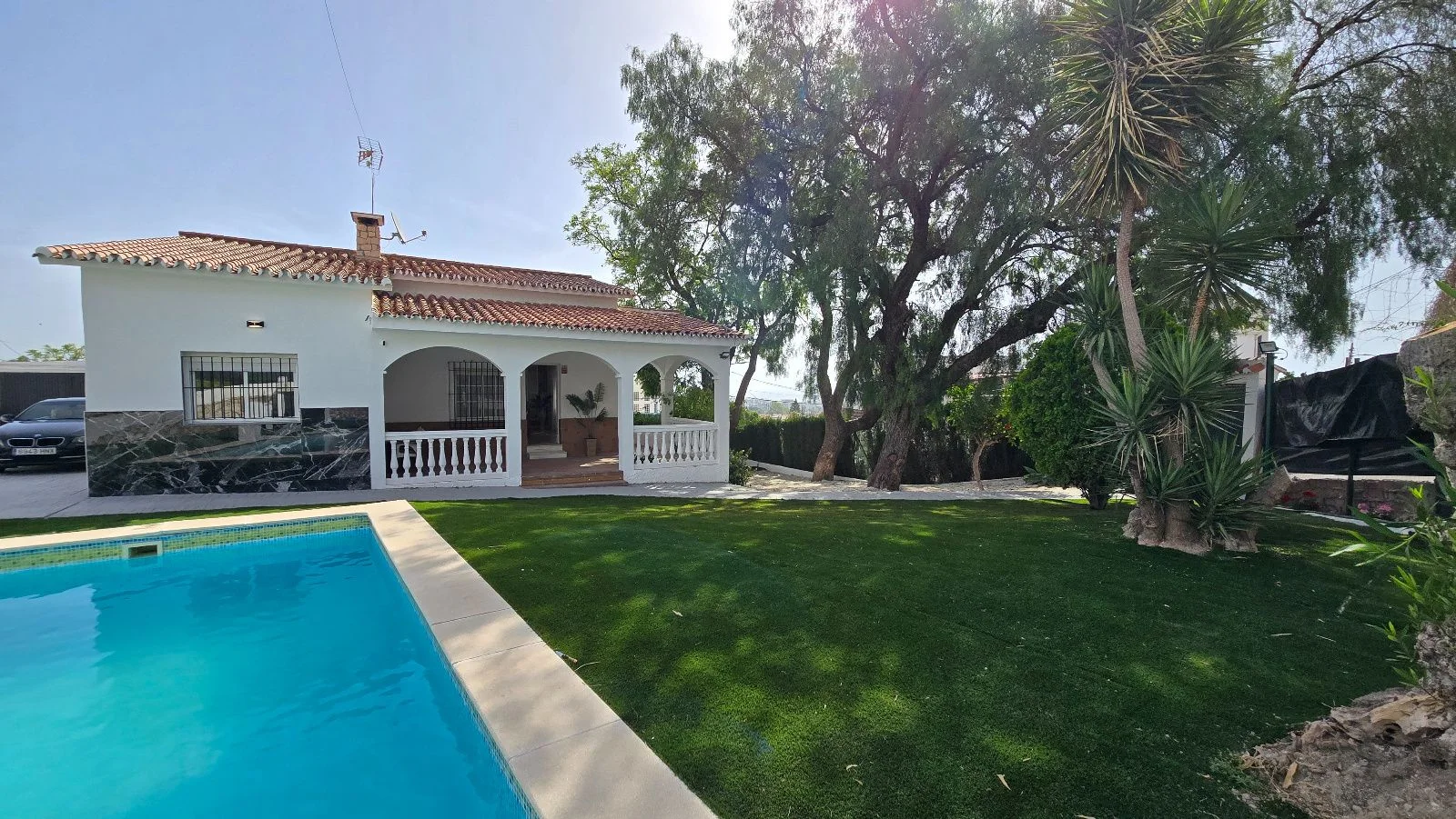Chalet renovado en Torremolinos con piscina
