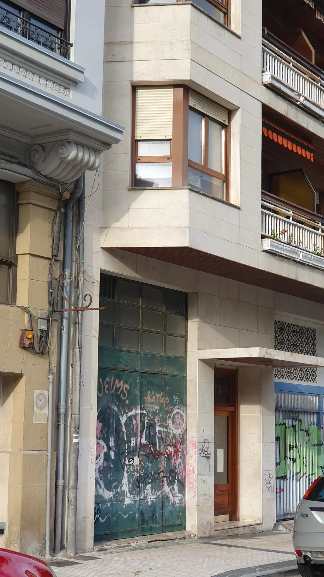 Amplio local comercial en Gros, 296 m²