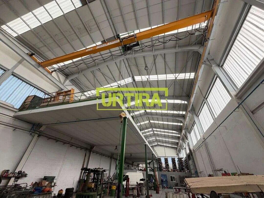 Independent industrial warehouse with crane