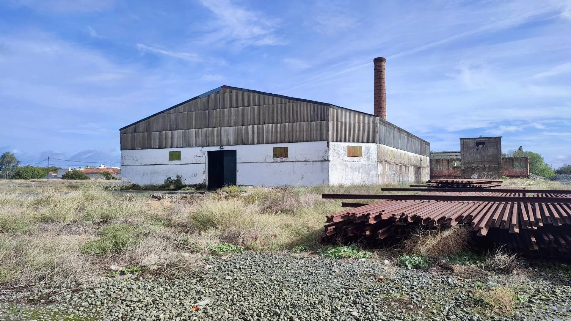 Industrial warehouse on 6,910 m² plot