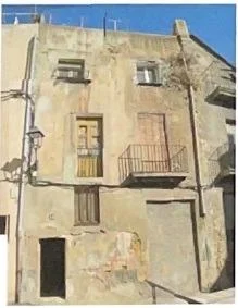 Part Alta building with 8 rooms