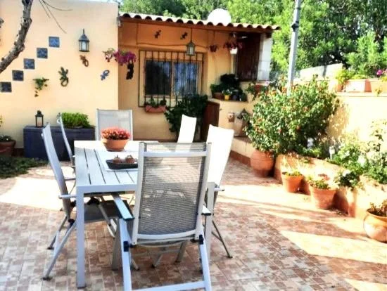 Casa rural cerca de Montbrió con parcela privada