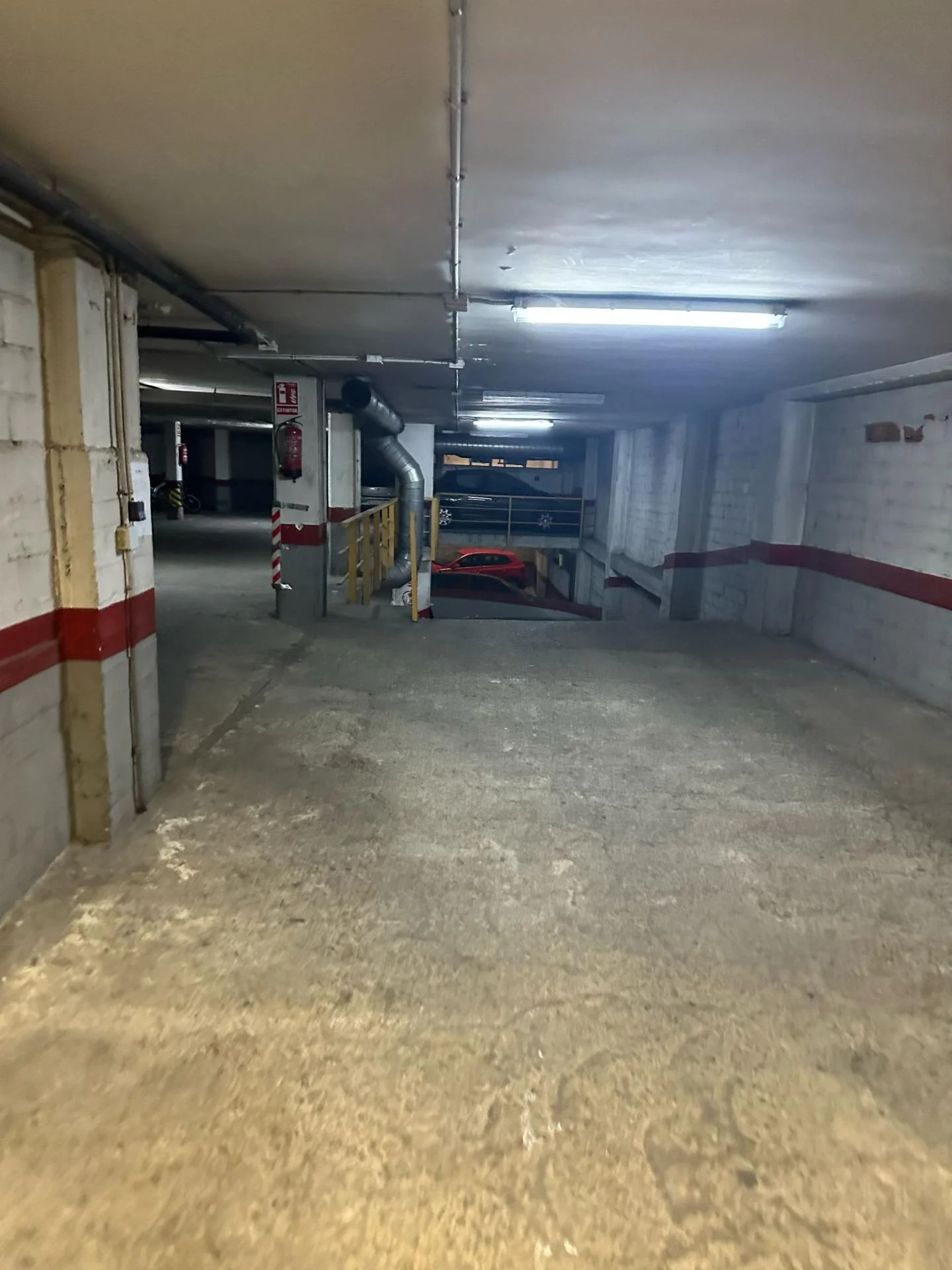 Central Reus garage with car space
