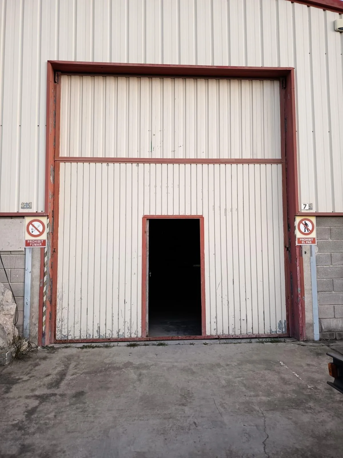 Nave industrial de 1.492 m²