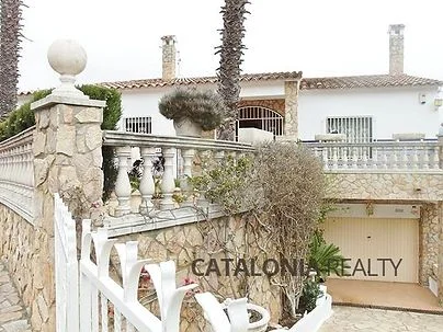 Casa de dos viviendas en Lloret, seis dormitorios