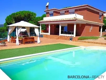 Large Lloret villa with sea views