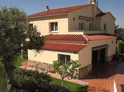 Casa unifamiliar en Lloret con piscina, 5 dormitorios