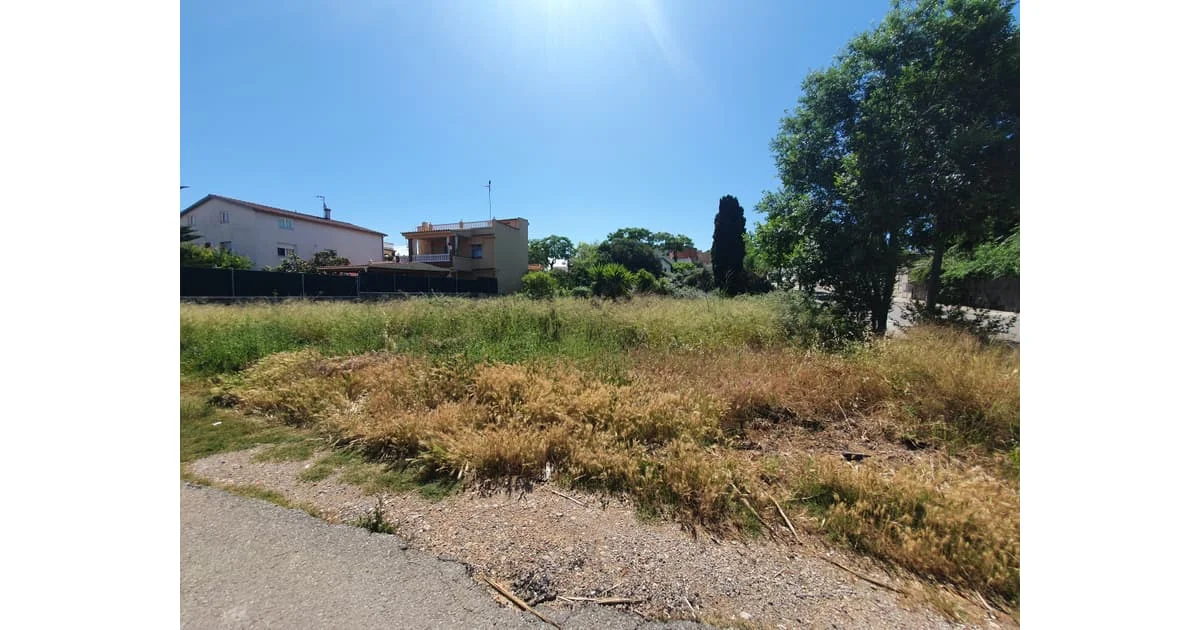 Parcela residencial con 230 m² edificables