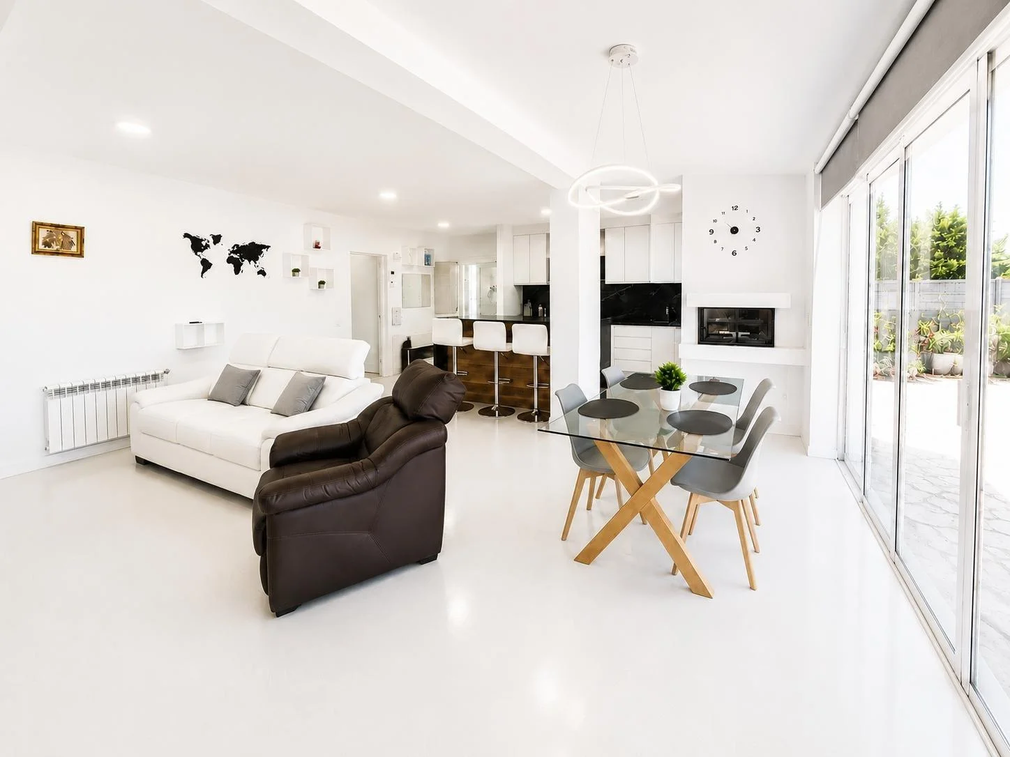 Tourist-licensed chalet with sea views
