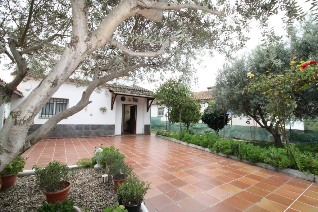 Casa orientada al sur con jardín, 4 habitaciones