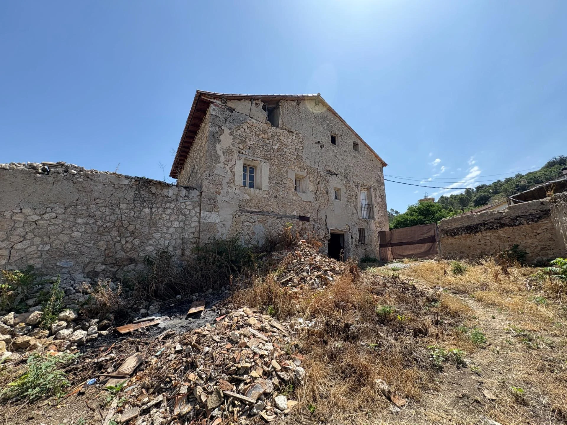 Casa para reformar con gran parcela