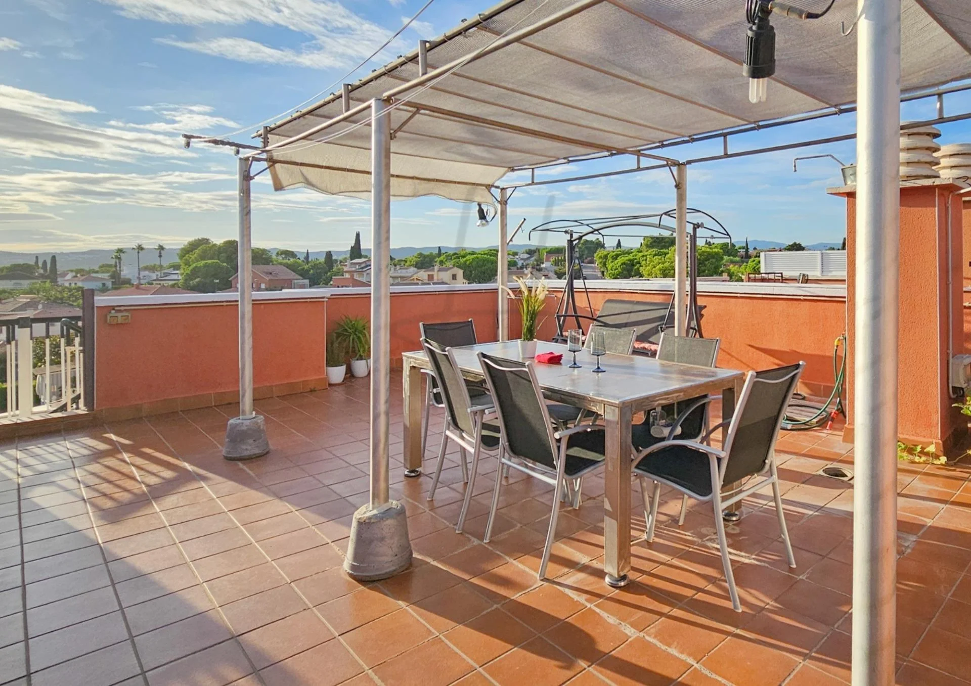 Ático con vistas al mar y terraza privada