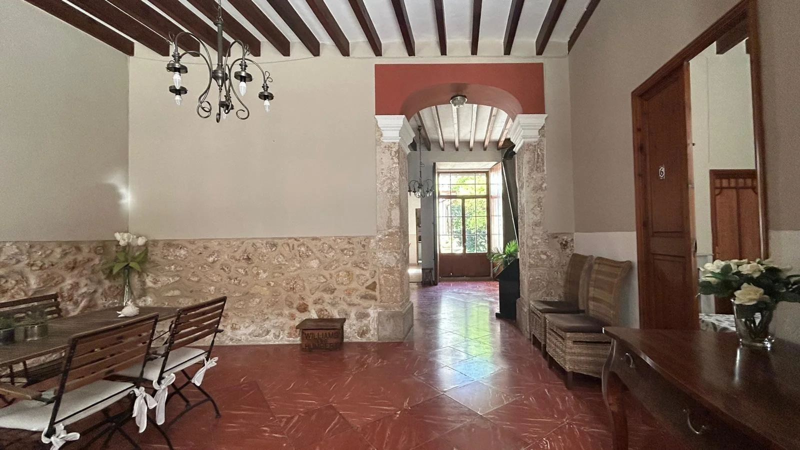 Casa de pueblo con licencia hotelera y 8 habitaciones