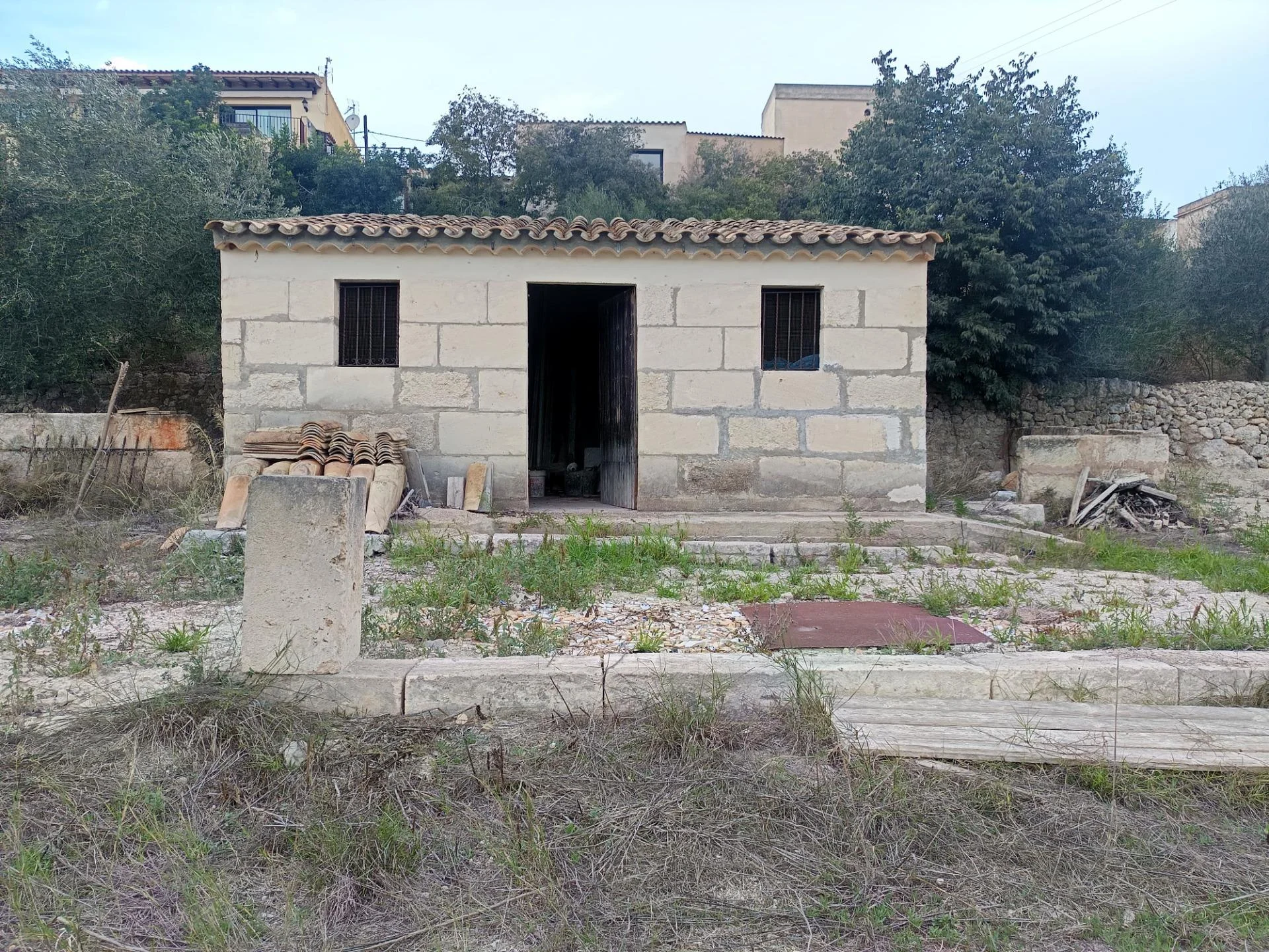 Rustic plot near Sineu centre
