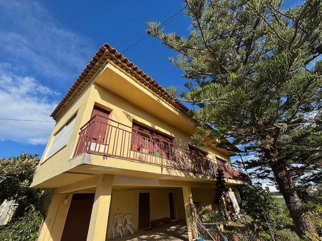 Large Serra masia with 10,000 m² plot