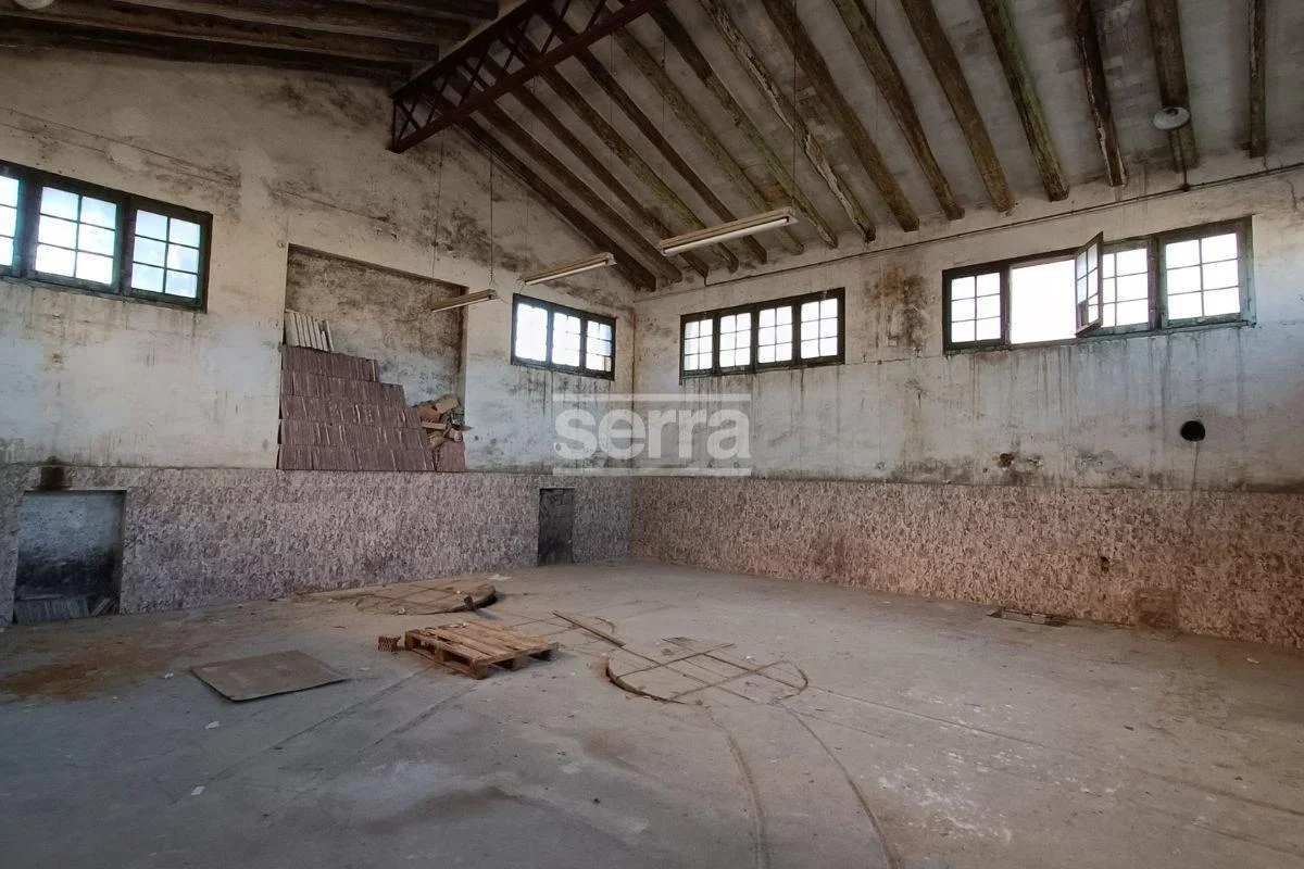 Edificio para transformar con parcela de 2.859 m²