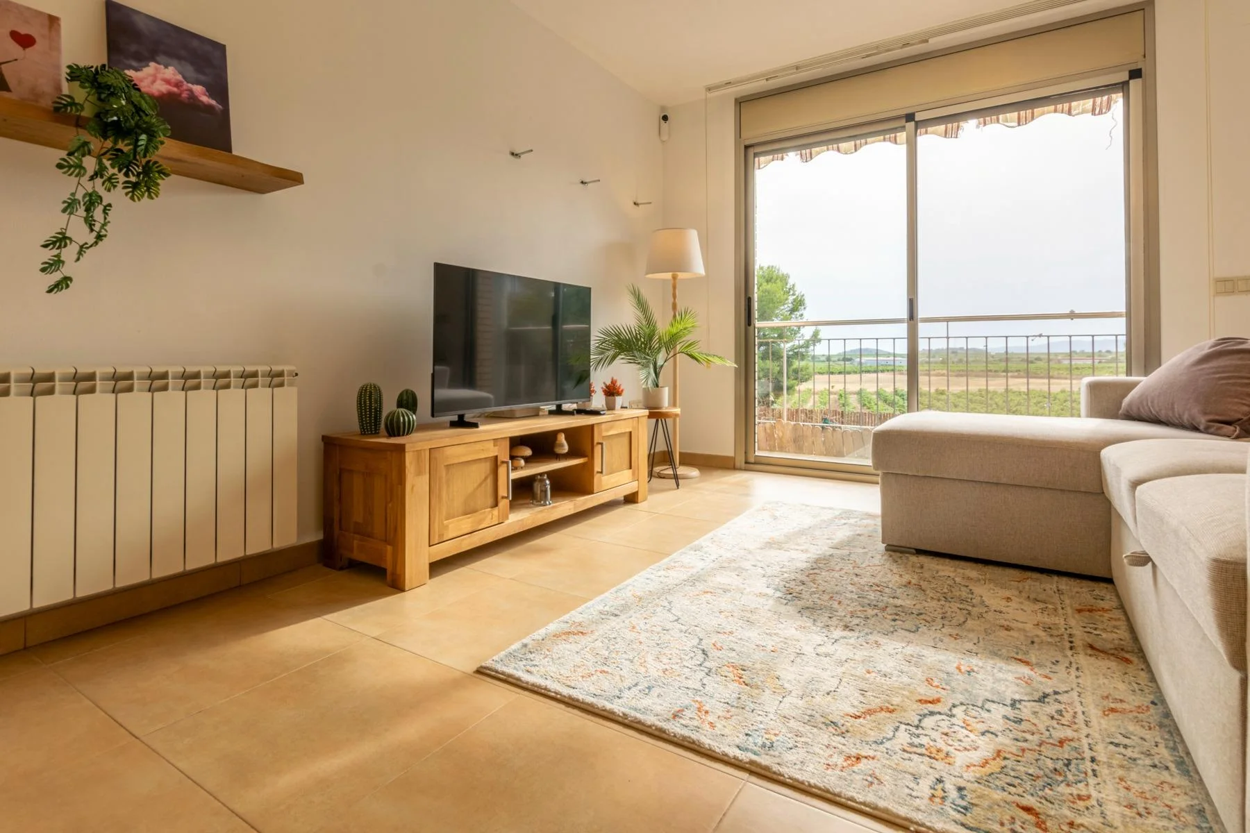 La Granada flat with vineyard views