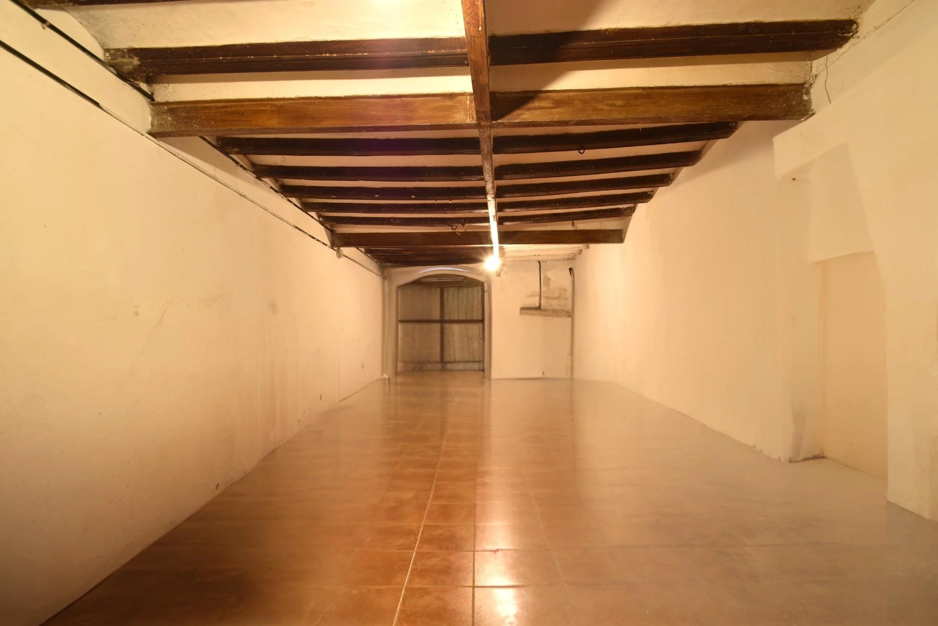 Central 135 m² commercial unit