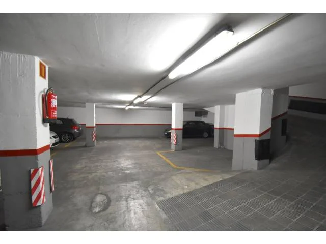 Underground parking space near centre